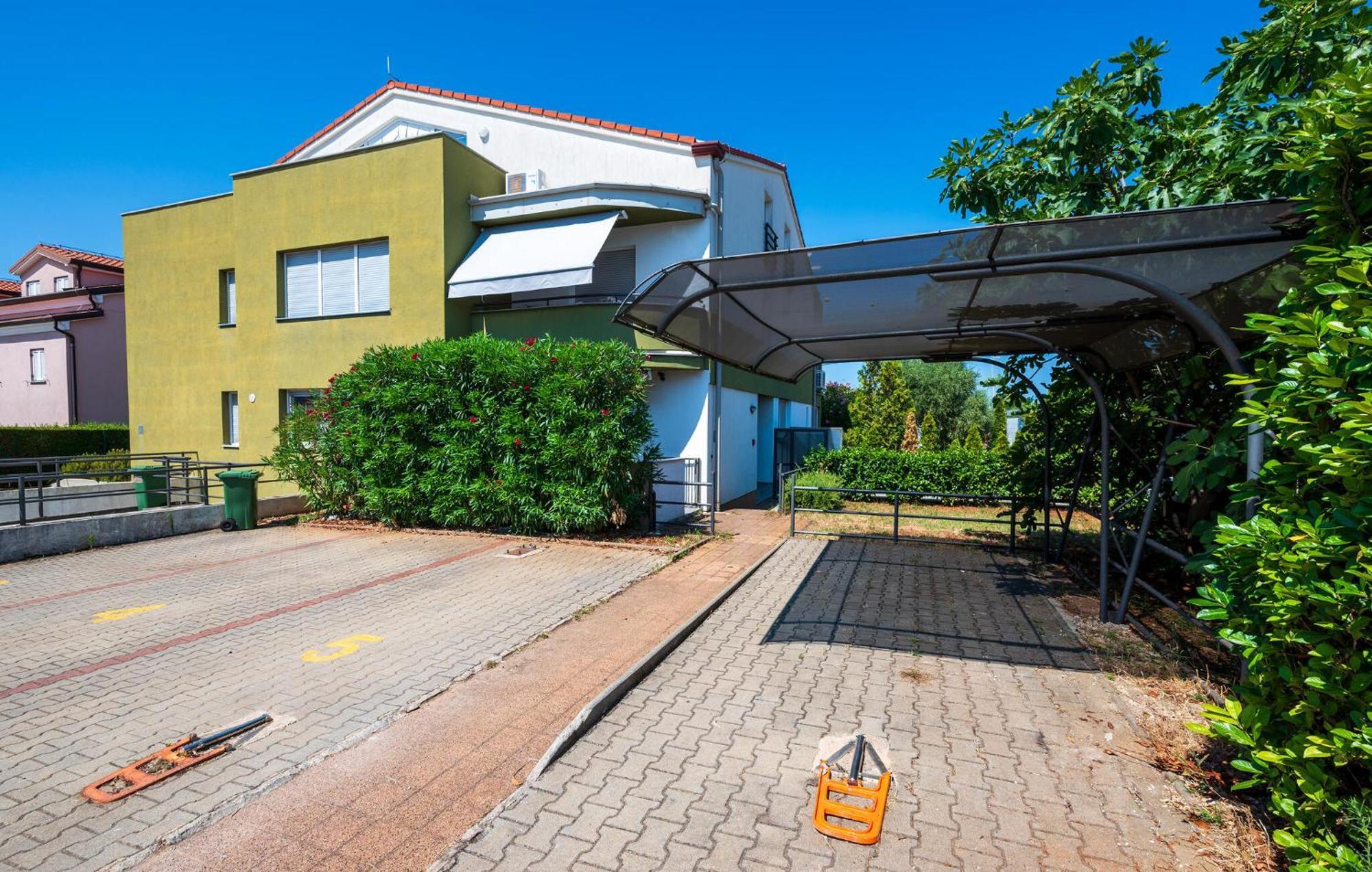 Apartment Amazing In Vranici With Wifi Poreč