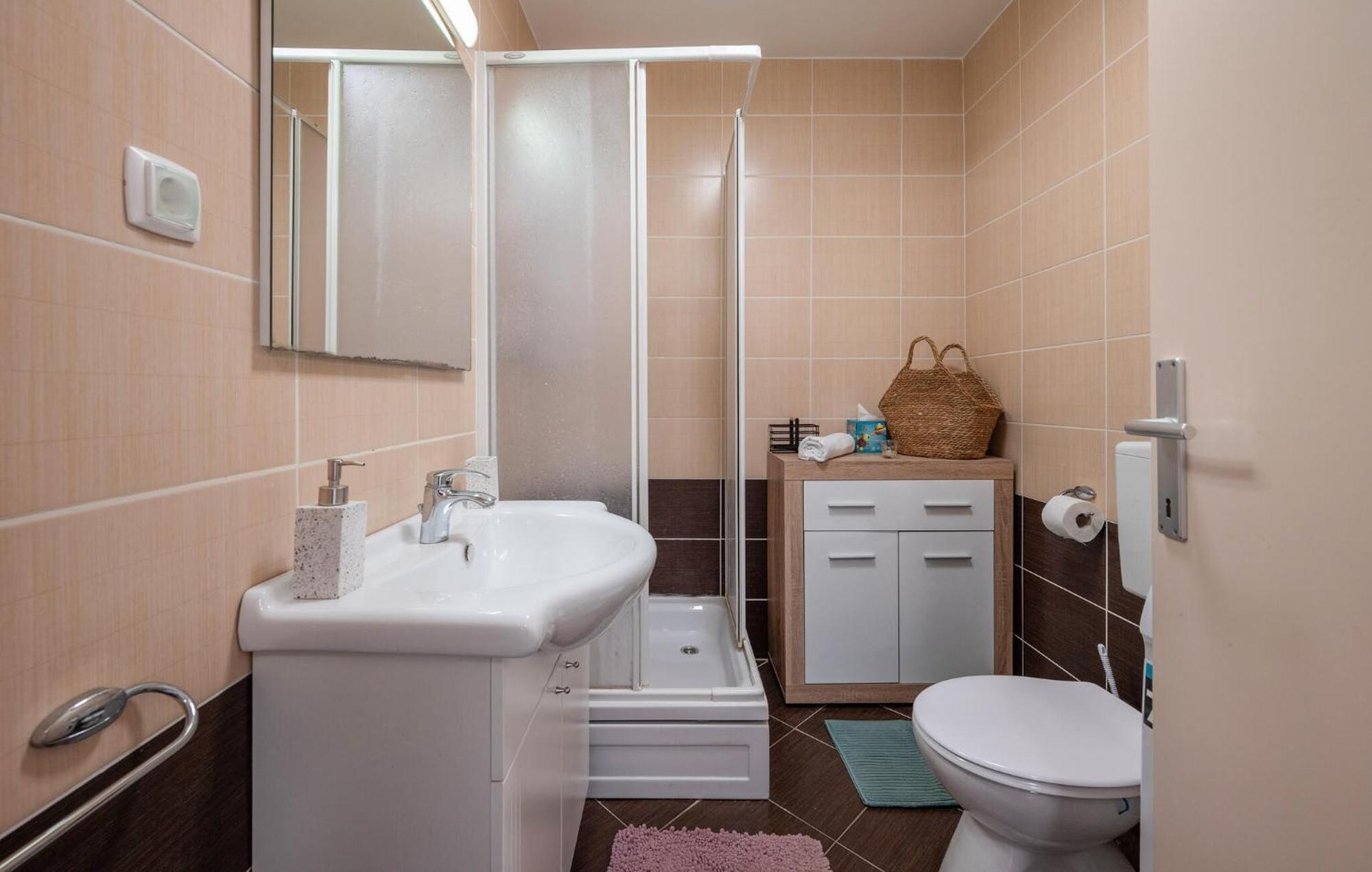 Amazing In Vranici With Wifi Apartment Poreč