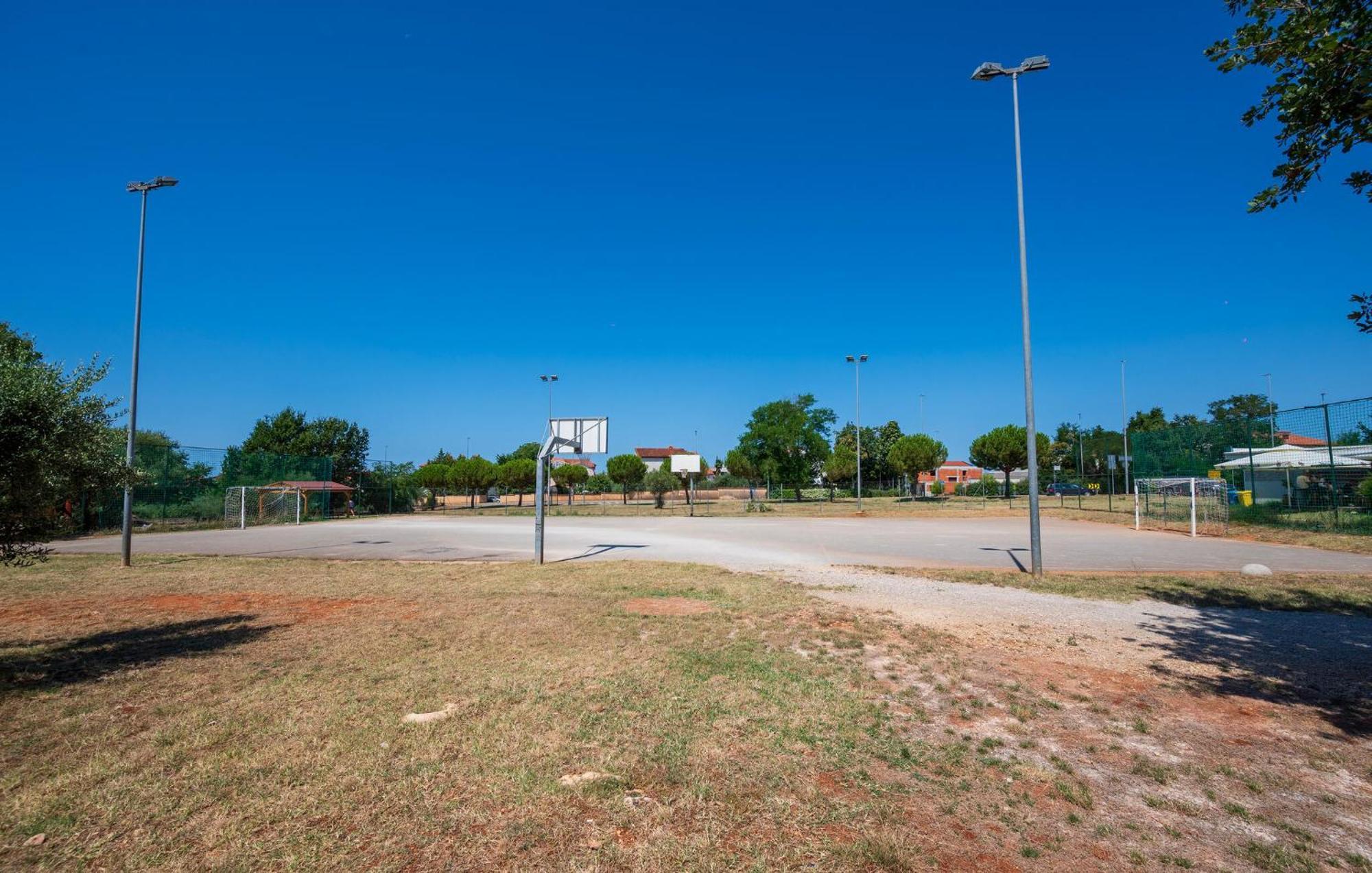 Amazing In Vranici With Wifi Apartment