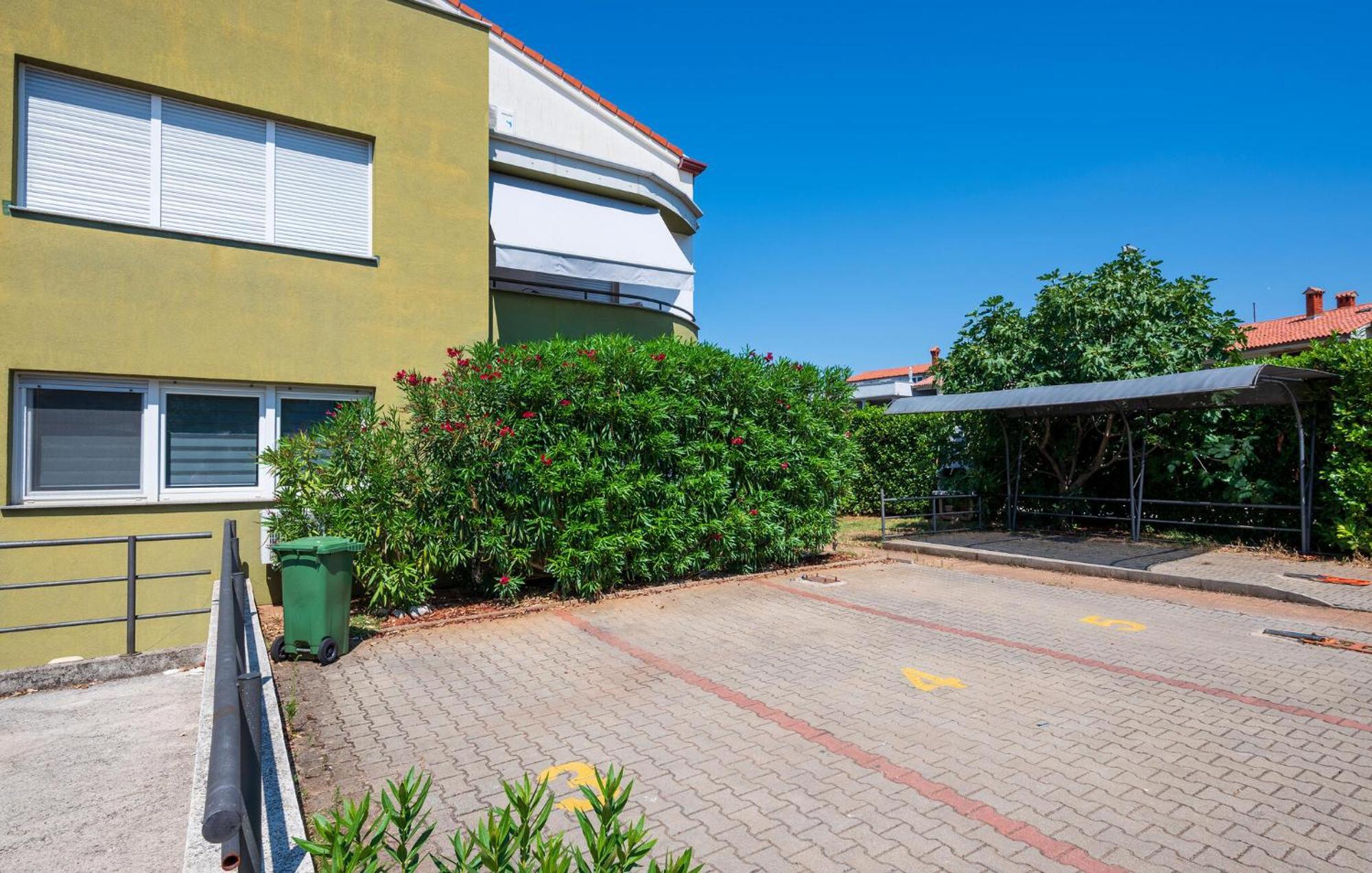 Apartment Amazing In Vranici With Wifi